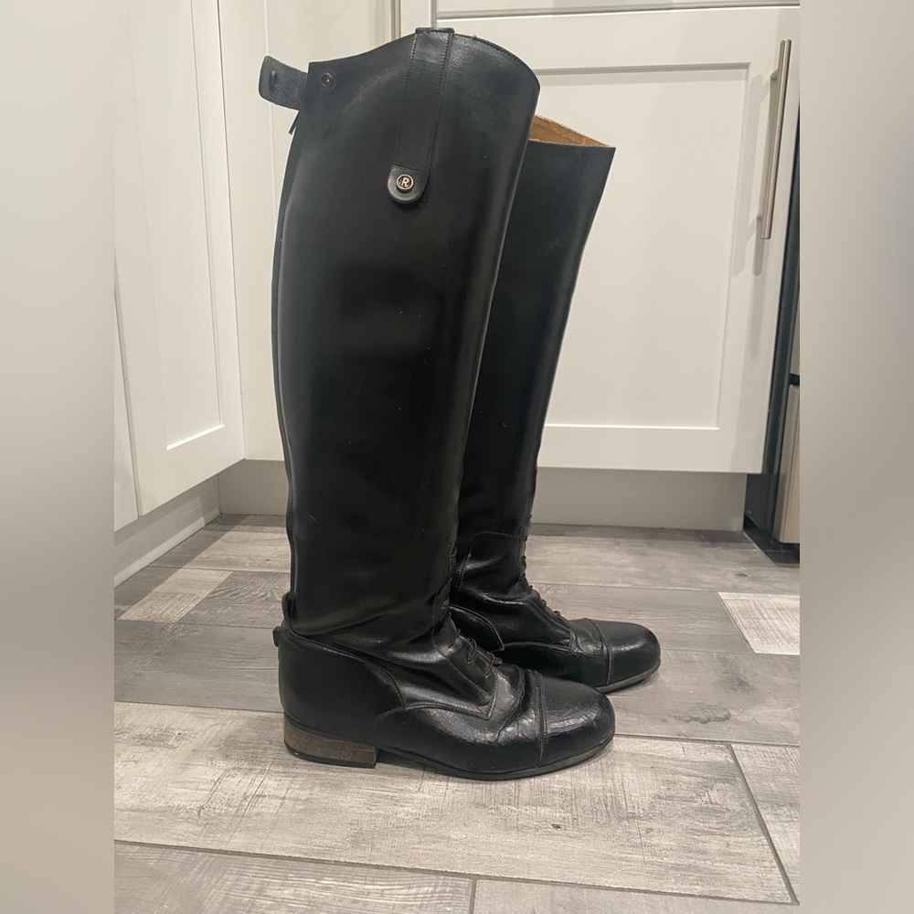English riding boots. Field boots w/ elastics instead of string. Made in France.